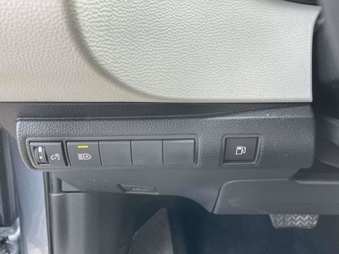 Used 2024 Toyota Corolla LE AWD/4WD image 21
