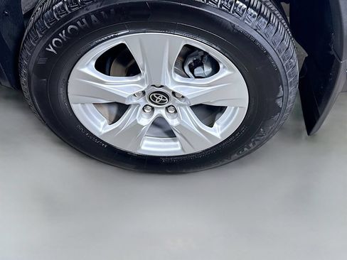 Used 2021 Toyota RAV4 XLE w/ XLE Grade Weather Package FWD image 9
