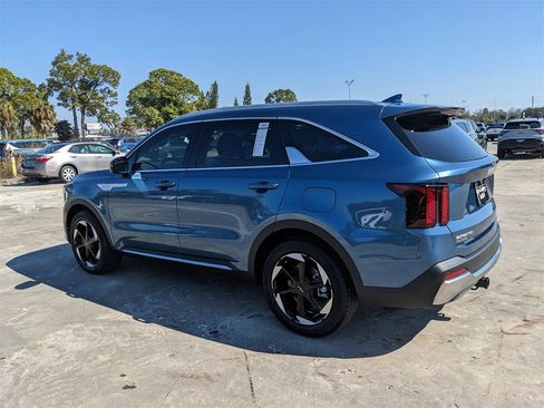 Certified 2025 Kia Sorento EX image 7