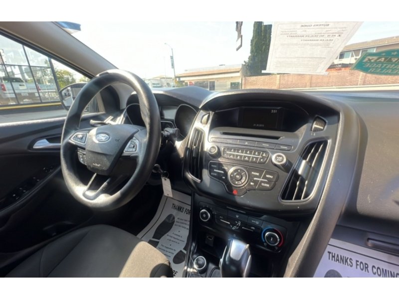 Used 2015 Ford Focus SE FWD image 22