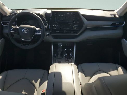 Certified 2020 Toyota Highlander XLE FWD image 11