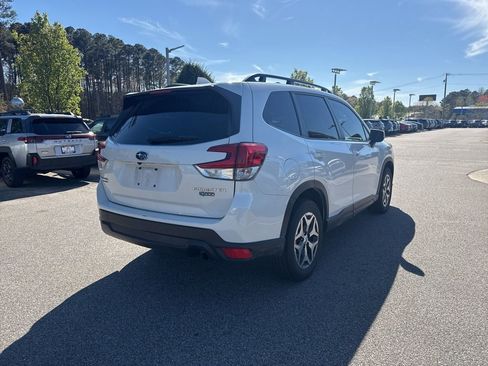 Used 2023 Subaru Forester Premium image 5