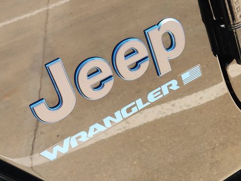 Used 2023 Jeep Wrangler Unlimited Rubicon 4xe w/ Cold Weather Group AWD/4WD image 12