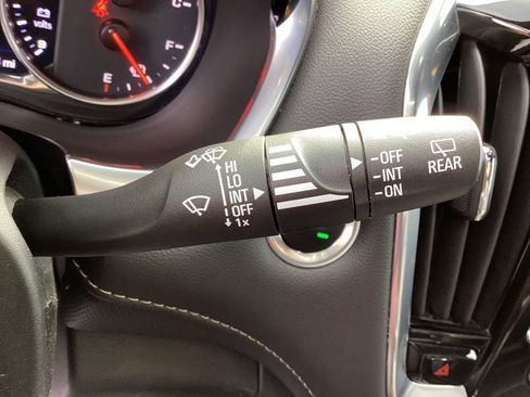 Used 2022 Chevrolet Traverse Premier image 32