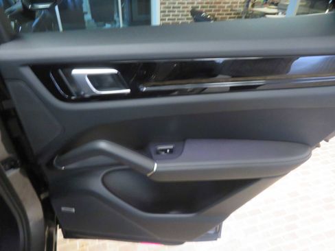 Used 2019 Porsche Cayenne image 21