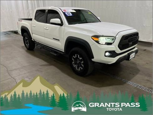 Certified 2022 Toyota Tacoma TRD Off-Road w/ TRD Premium Off Road Package AWD/4WD image 1