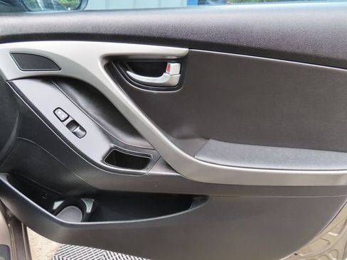 Used 2015 Hyundai Elantra Limited FWD image 29