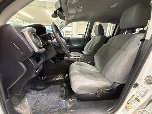 Used 2019 Toyota Tacoma SR5 AWD/4WD image 18