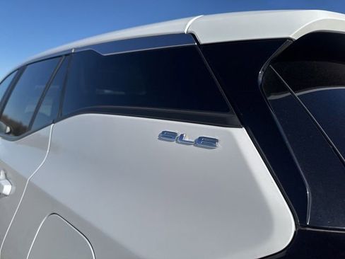 Used 2024 GMC Terrain SLE image 9