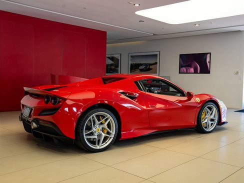 Used 2021 Ferrari F8 Tributo RWD image 32
