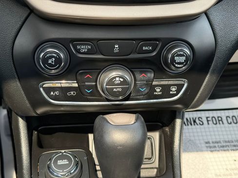Used 2015 Jeep Cherokee Limited AWD/4WD image 31
