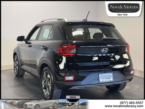 Used 2025 Hyundai Venue SEL image 7