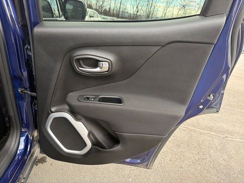 Used 2018 Jeep Renegade Latitude w/ UConnect 8.4 Nav Group image 23