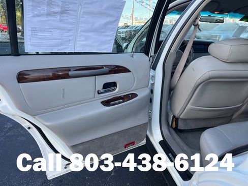 Used 2000 Lincoln Town Car Executive image 9