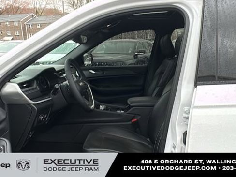 Used 2024 Jeep Grand Cherokee Altitude image 9