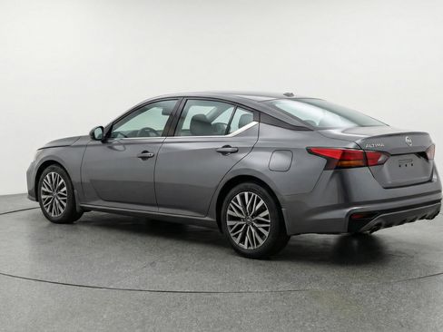 Used 2025 Nissan Altima 2.5 SV FWD image 6