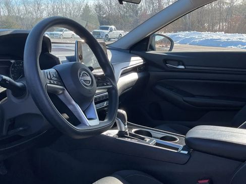 Used 2024 Nissan Altima 2.5 SV image 19