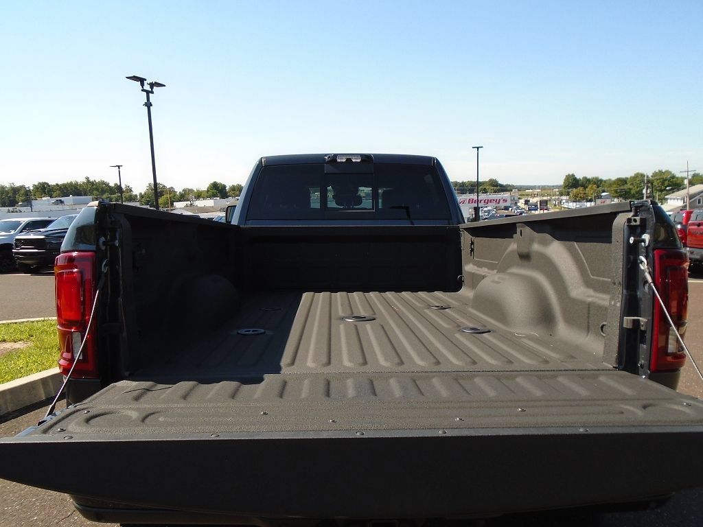 New 2026 RAM 3500 Laramie AWD/4WD image 16
