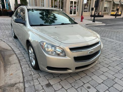 Used 2010 Chevrolet Malibu LS image 3