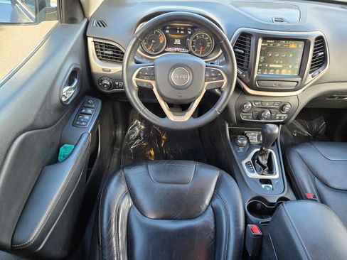 Used 2017 Jeep Cherokee Limited AWD/4WD image 12