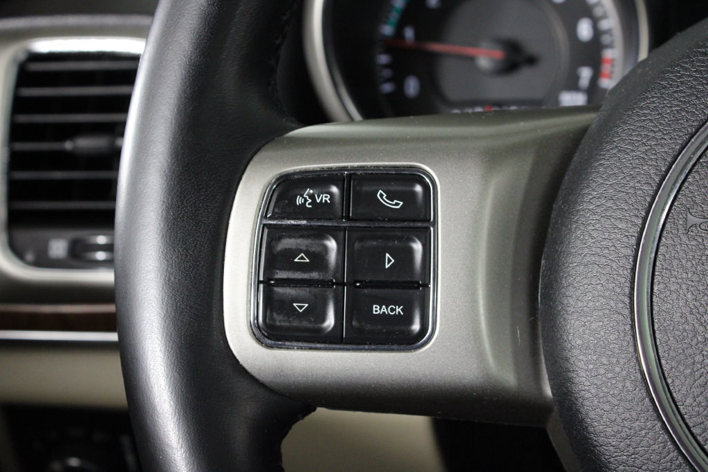 Used 2012 Jeep Grand Cherokee Limited w/ Trailer Tow Group RWD image 26