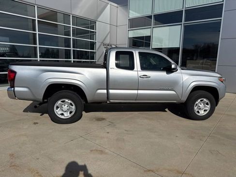 Used 2022 Toyota Tacoma SR5 image 8