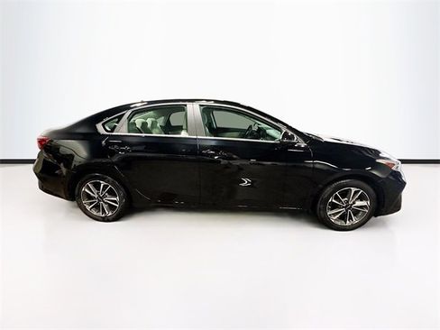 Used 2023 Kia Forte LXS w/ LXS Technology Package image 8