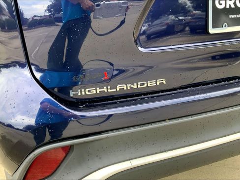 Used 2023 Toyota Highlander XSE FWD image 33