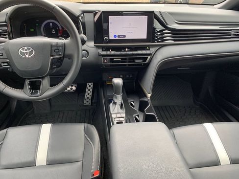 Used 2025 Toyota Camry SE image 16