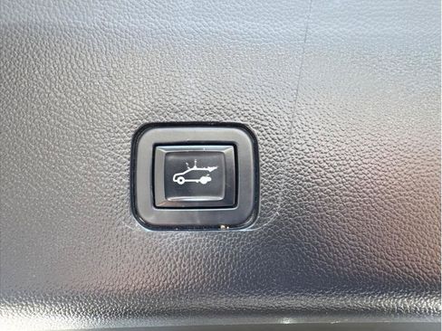 Used 2020 Chevrolet Traverse Premier w/ Redline Edition FWD image 23