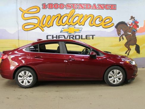 Used 2016 Chevrolet Cruze LT FWD image 1