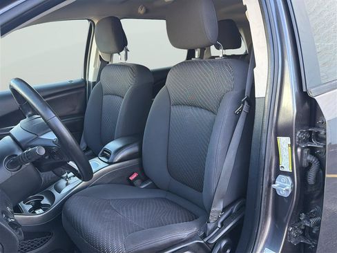 Used 2017 Dodge Journey SE w/ Flexible Seating Group FWD image 11