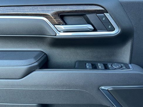 Used 2025 GMC Sierra 1500 Elevation image 11