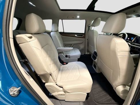 Used 2025 Volkswagen Atlas SE image 21