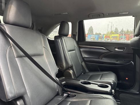 Used 2016 Toyota Highlander Limited w/ Four Season Floor Mat Package AWD/4WD image 22