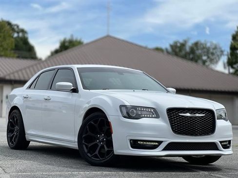 Used 2019 Chrysler 300 S w/ S Model Appearance Package RWD image 3
