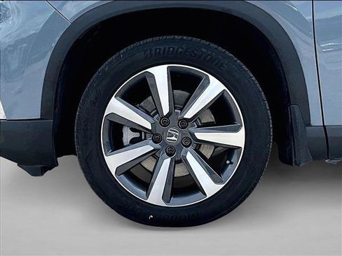Used 2025 Honda Pilot Touring image 10