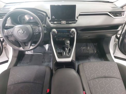 Used 2025 Toyota RAV4 XLE AWD/4WD image 9