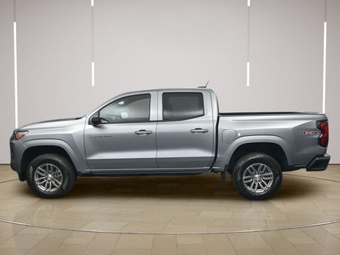 Used 2026 Chevrolet Colorado LT w/ Advanced Trailering Package AWD/4WD image 2