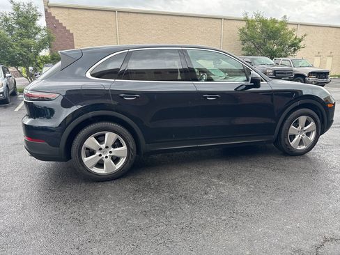 Used 2020 Porsche Cayenne E-Hybrid w/ Premium Plus Package AWD/4WD image 10