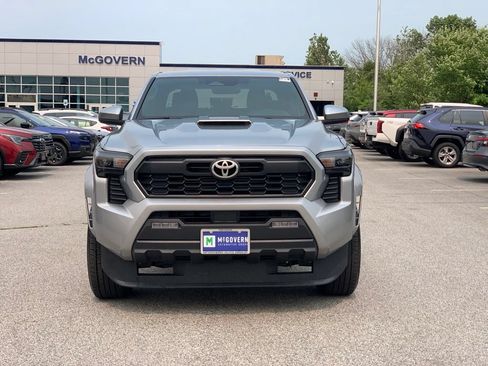 Used 2025 Toyota Tacoma TRD Sport AWD/4WD image 3