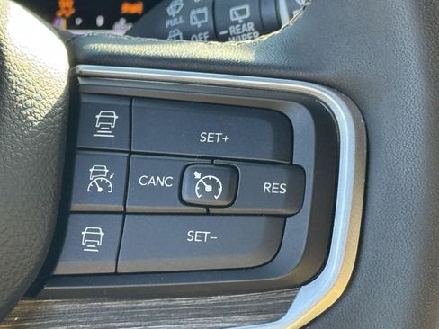 Used 2024 Jeep Wagoneer L Series II w/ Flexible Seating Group AWD/4WD image 25