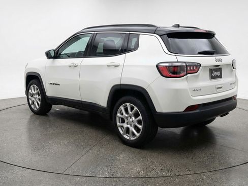 Used 2025 Jeep Compass Limited image 6