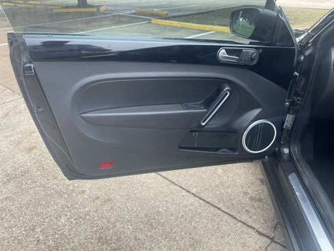 Used 2013 Volkswagen Beetle TDI image 14