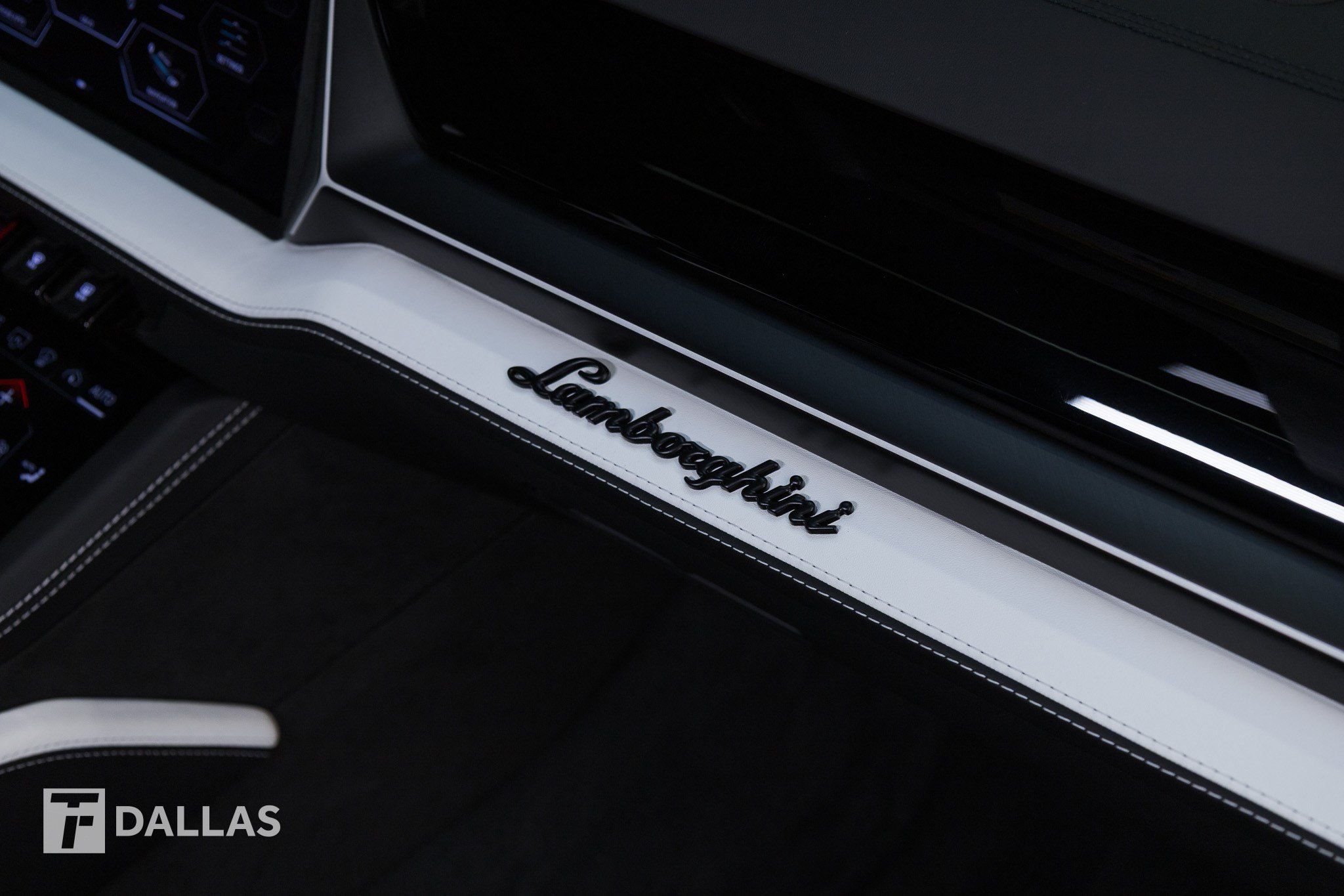 Used 2026 Lamborghini Urus SE AWD/4WD image 43