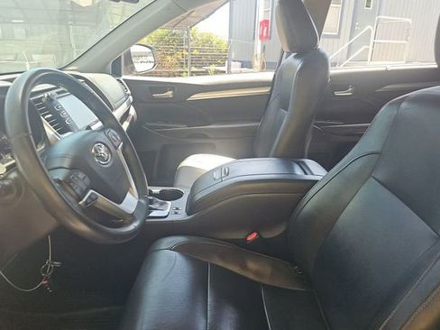 Used 2016 Toyota Highlander XLE AWD/4WD image 6