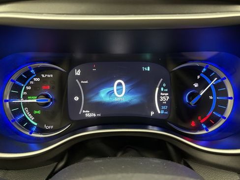 Used 2024 Chrysler Pacifica Limited FWD image 13