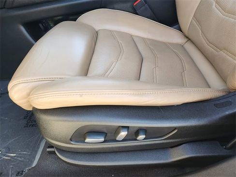 Used 2017 Cadillac XT5 Platinum image 25