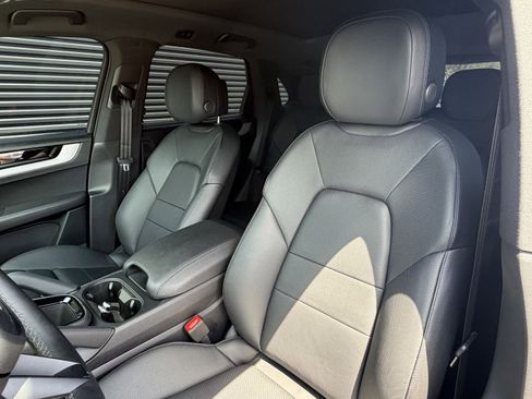 Certified 2024 Porsche Cayenne AWD/4WD image 5