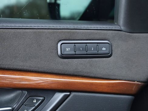 Used 2019 Cadillac Escalade ESV Luxury RWD image 24
